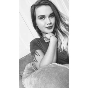 Meet your Posher, Becca